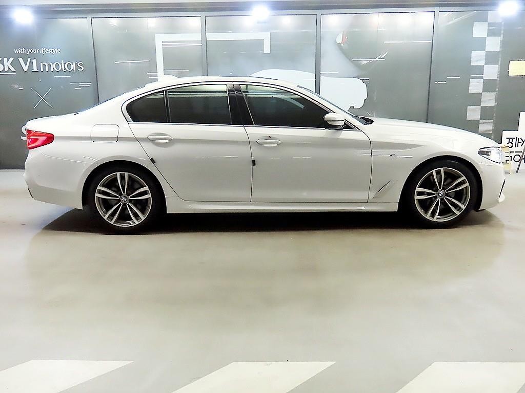 BMW 5시리즈 5시리즈 (G30) 530i xDrive M 스포츠 플러스 이미지 3