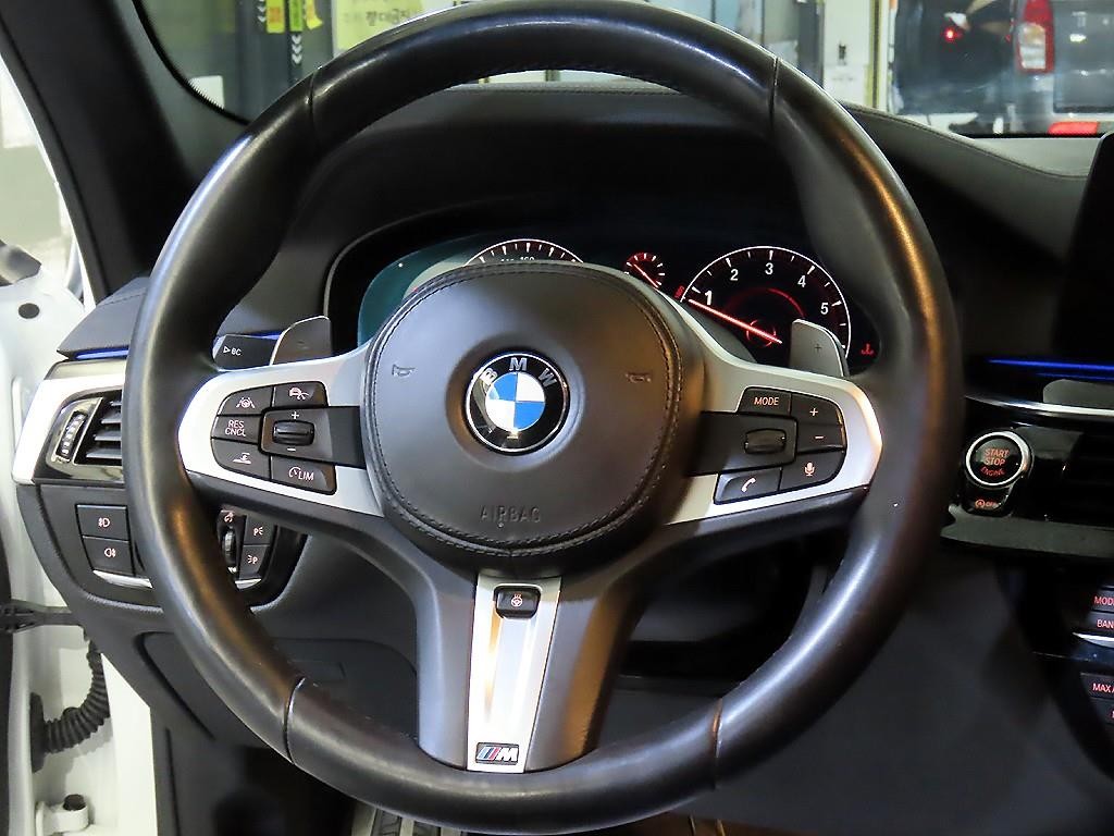 BMW 5시리즈 5시리즈 (G30) 530i xDrive M 스포츠 플러스 이미지 8