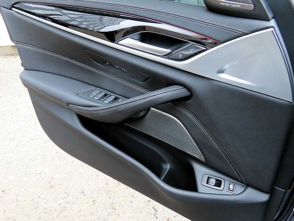BMW 5시리즈 5시리즈 (G30) 530e M 스포츠 이미지 12