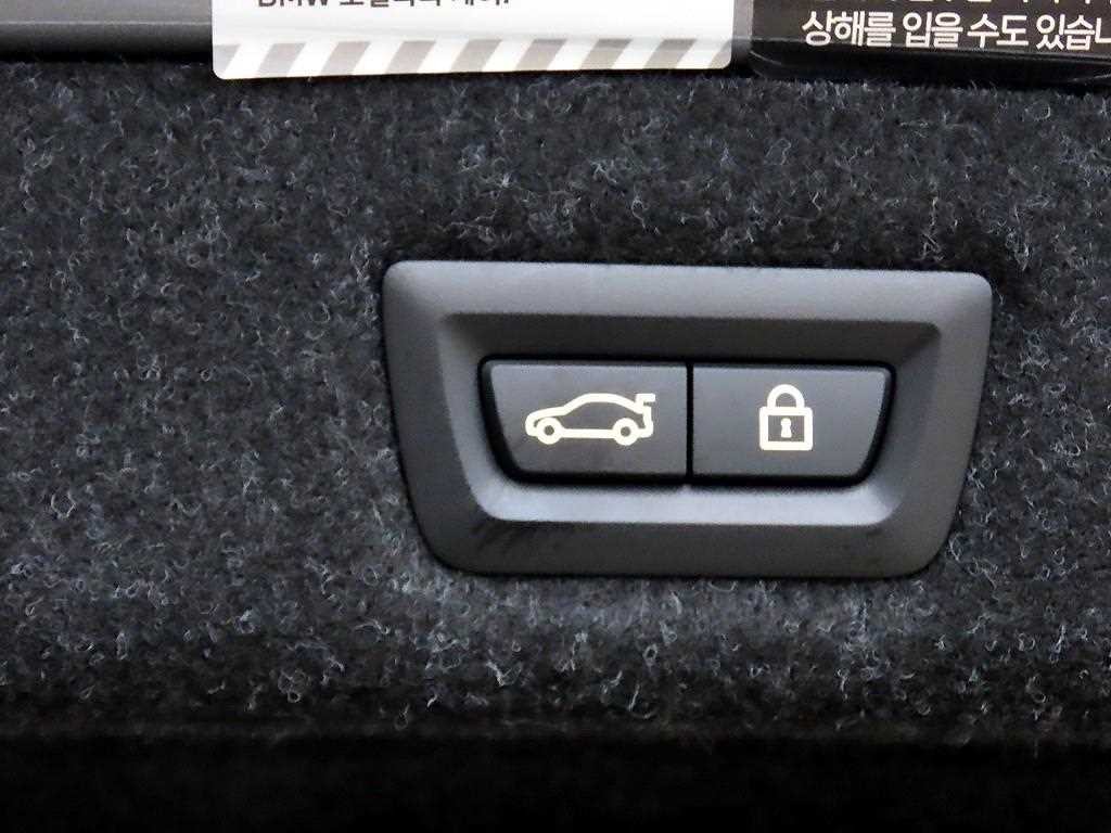 BMW 5시리즈 5시리즈 (G30) 530e M 스포츠 이미지 17