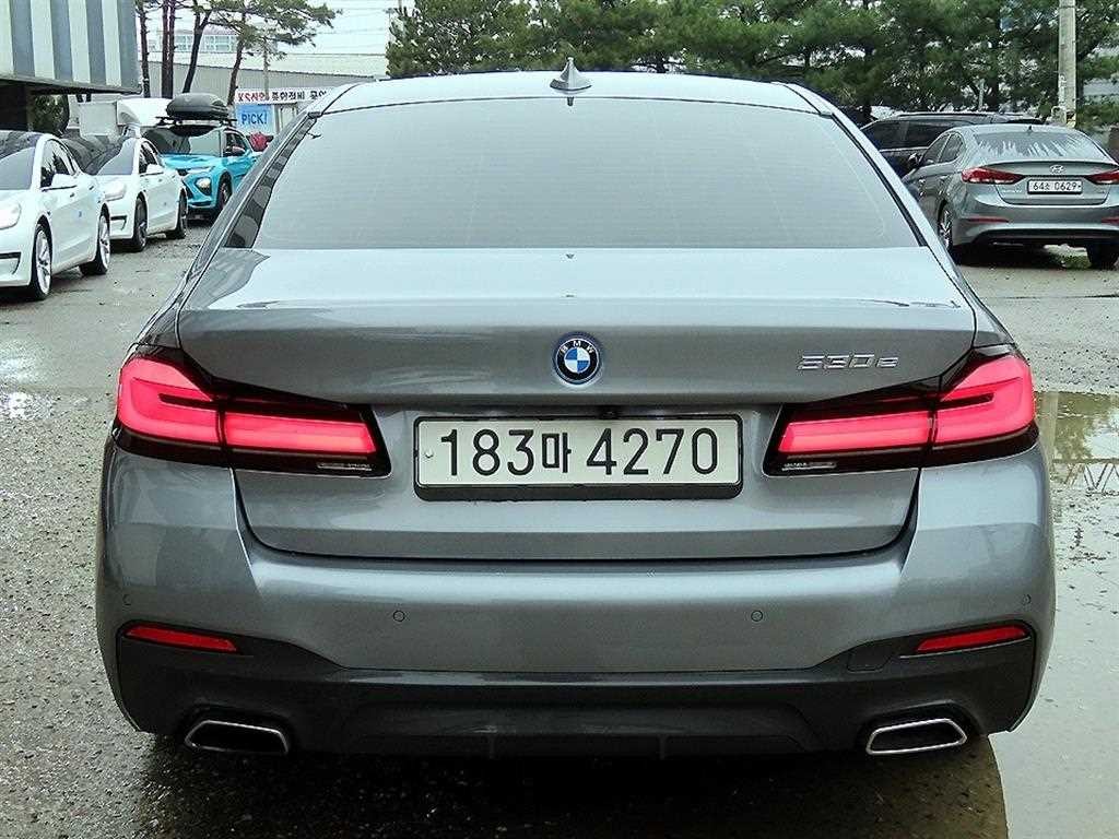 BMW 5시리즈 5시리즈 (G30) 530e M 스포츠 이미지 4