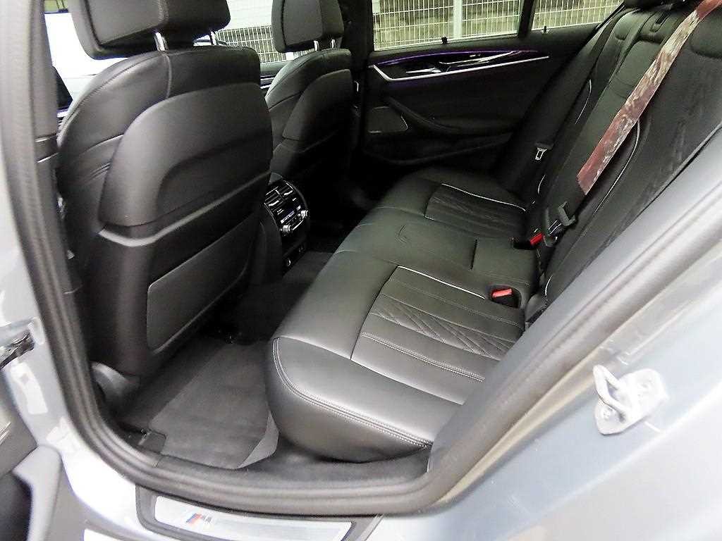BMW 5시리즈 5시리즈 (G30) 530e M 스포츠 이미지 6