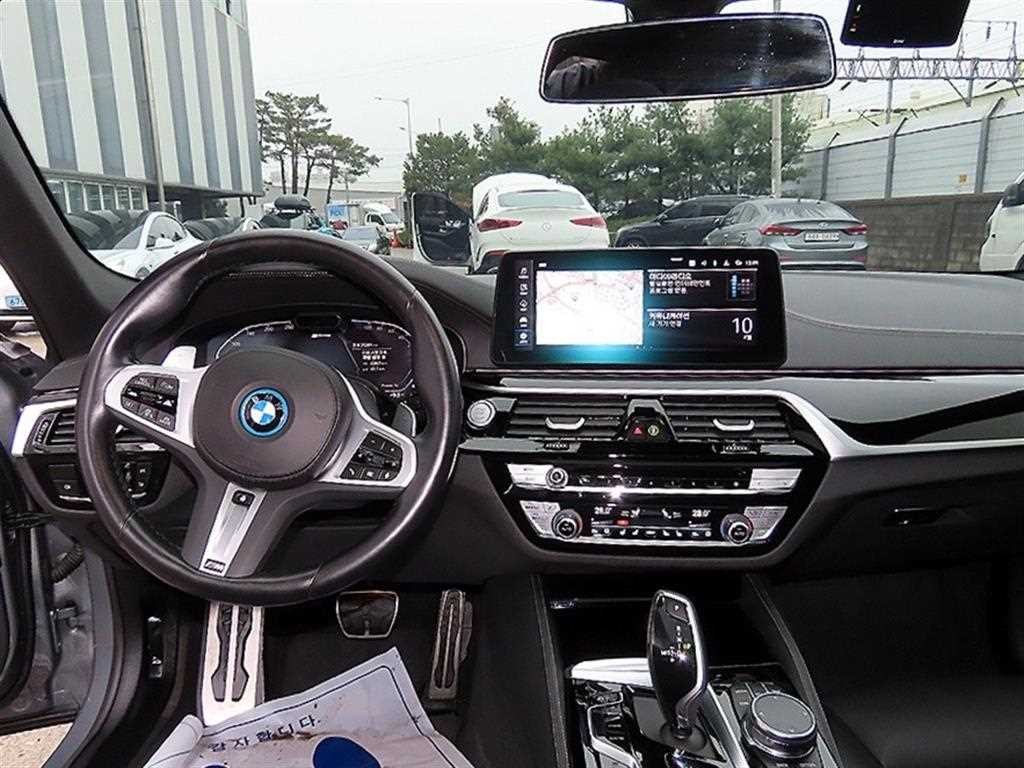 BMW 5시리즈 5시리즈 (G30) 530e M 스포츠 이미지 7