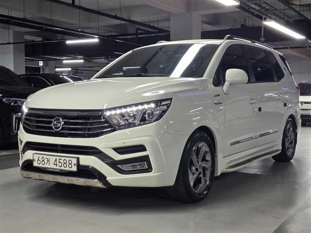 KG모빌리티(쌍용) 코란도 코란도투리스모 4WD TX 9인승 이미지 3