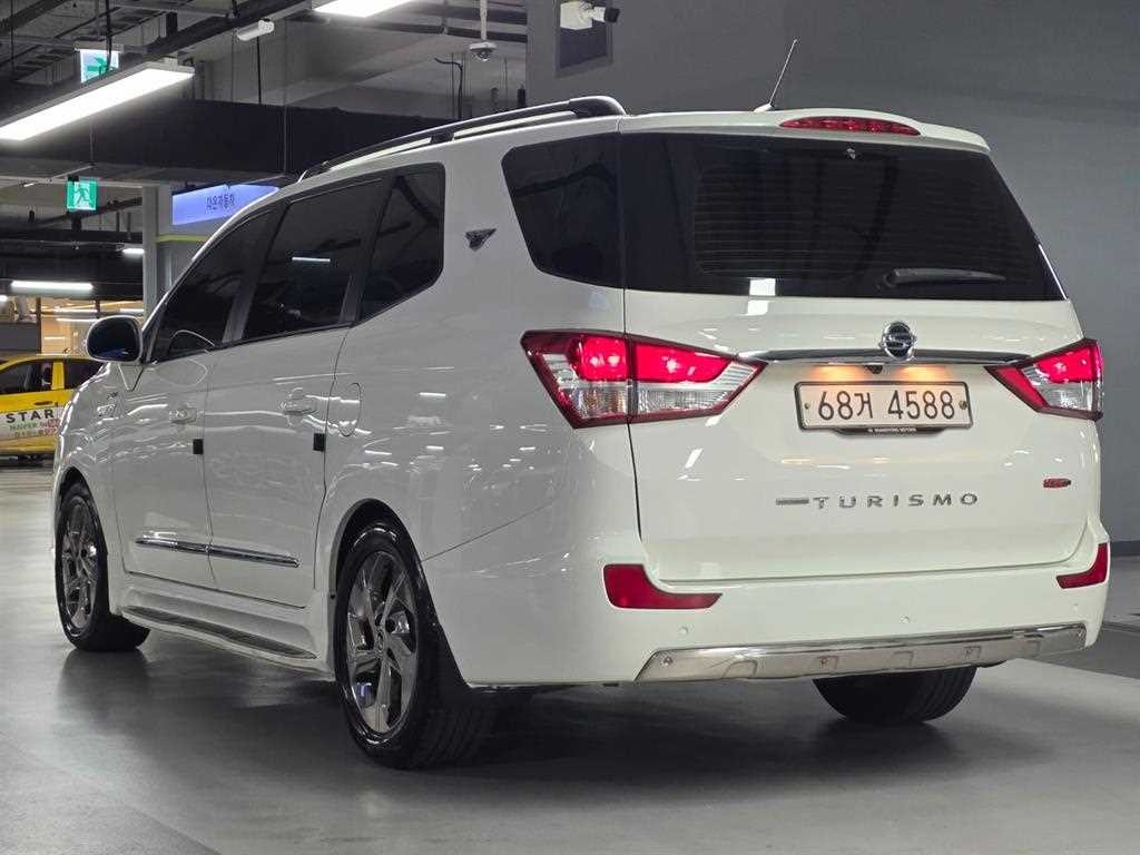 KG모빌리티(쌍용) 코란도 코란도투리스모 4WD TX 9인승 이미지 4