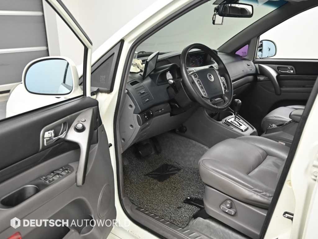 KG모빌리티(쌍용) 코란도 코란도투리스모 4WD GT 11인승 이미지 11
