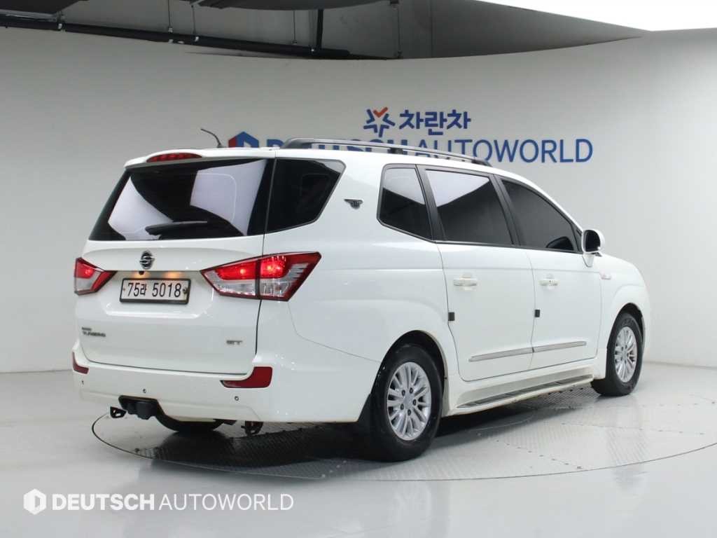 KG모빌리티(쌍용) 코란도 코란도투리스모 4WD GT 11인승 이미지 2