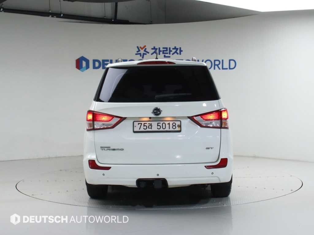 KG모빌리티(쌍용) 코란도 코란도투리스모 4WD GT 11인승 이미지 4