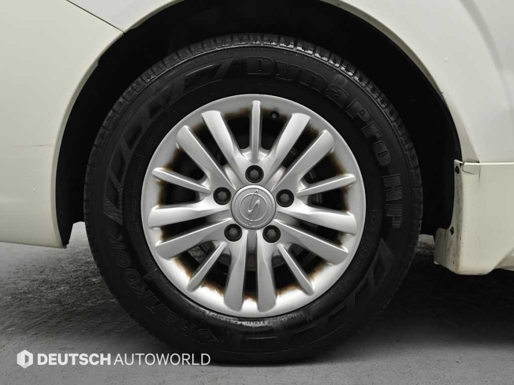 KG모빌리티(쌍용) 코란도 코란도투리스모 4WD GT 11인승 이미지 5