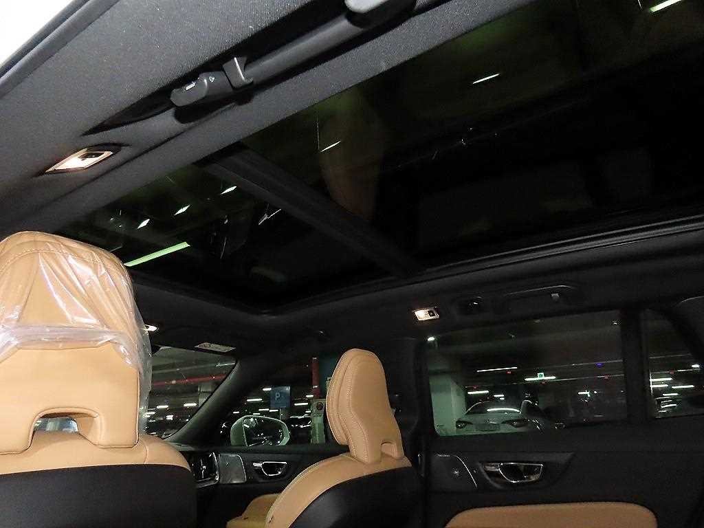 볼보 V60 V60 크로스 컨트리 2세대 2.0 T5 프로 AWD 이미지 15
