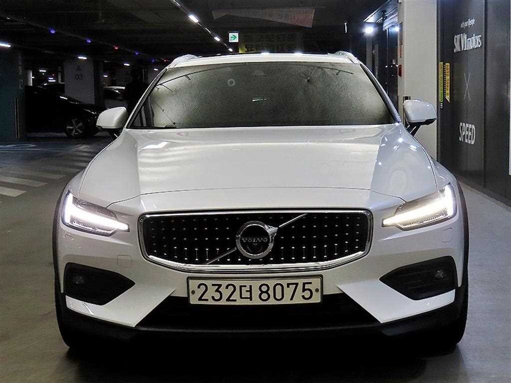 볼보 V60 V60 크로스 컨트리 2세대 2.0 T5 프로 AWD 이미지 2
