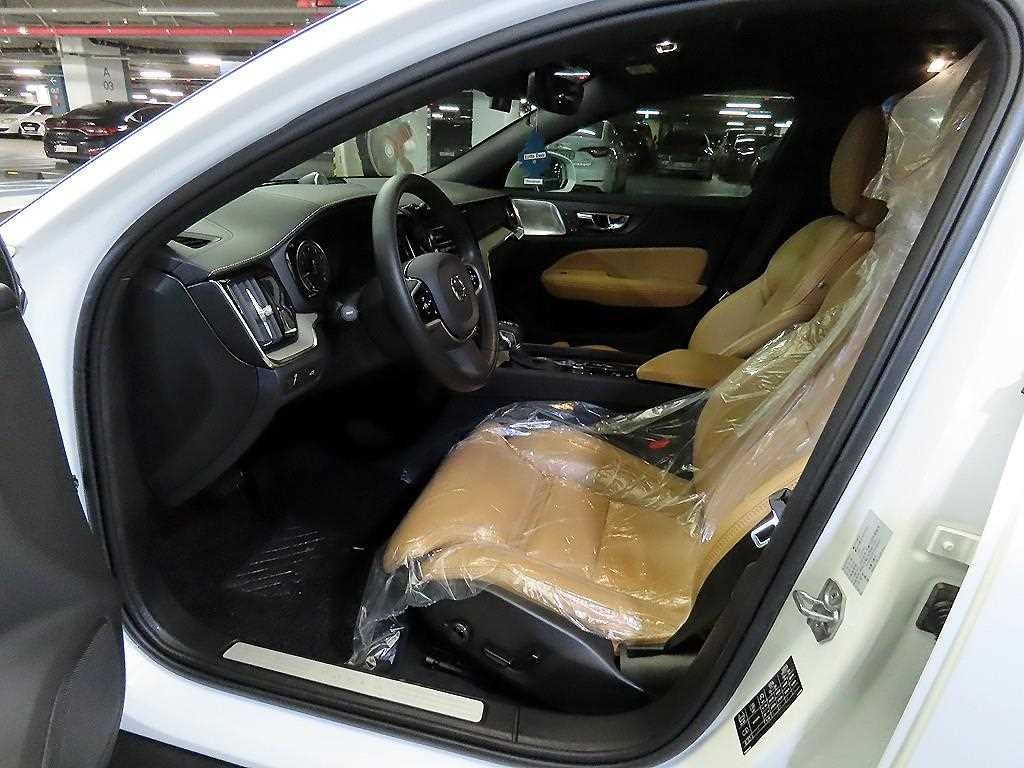 볼보 V60 V60 크로스 컨트리 2세대 2.0 T5 프로 AWD 이미지 6