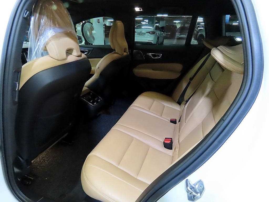 볼보 V60 V60 크로스 컨트리 2세대 2.0 T5 프로 AWD 이미지 7