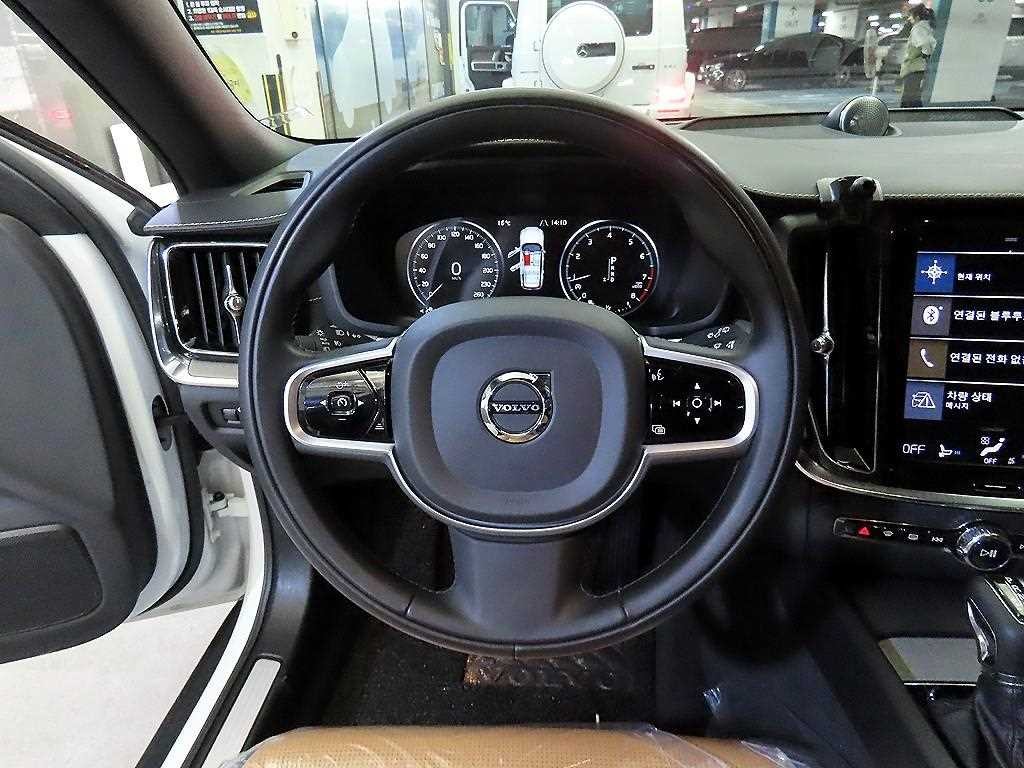 볼보 V60 V60 크로스 컨트리 2세대 2.0 T5 프로 AWD 이미지 8