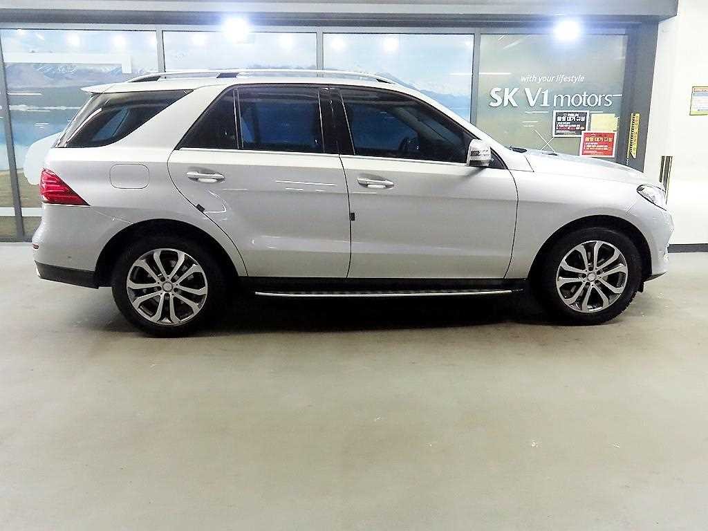 벤츠 GLE 클래스 GLE 클래스 W166 GLE 250 d 4MATIC 이미지 3