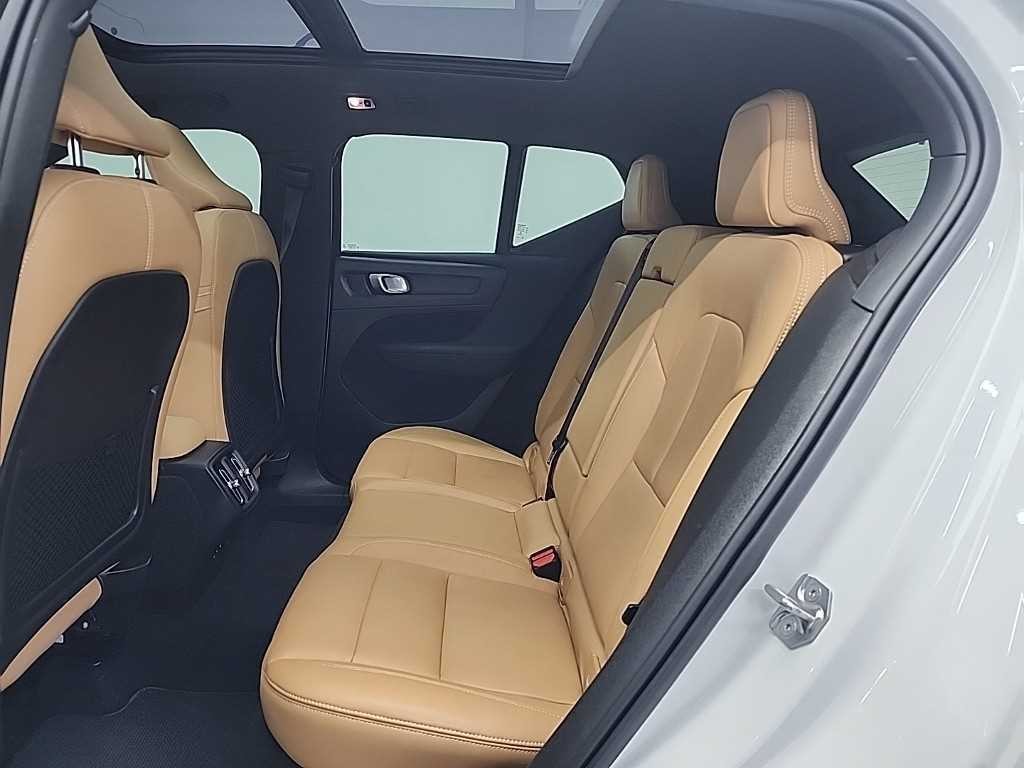 볼보 XC40 T4 4WD 모멘텀 이미지 12