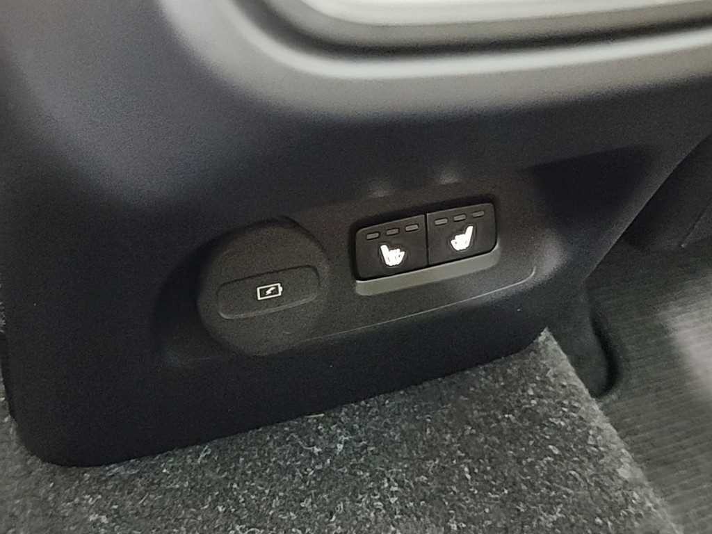 볼보 XC40 T4 4WD 모멘텀 이미지 14