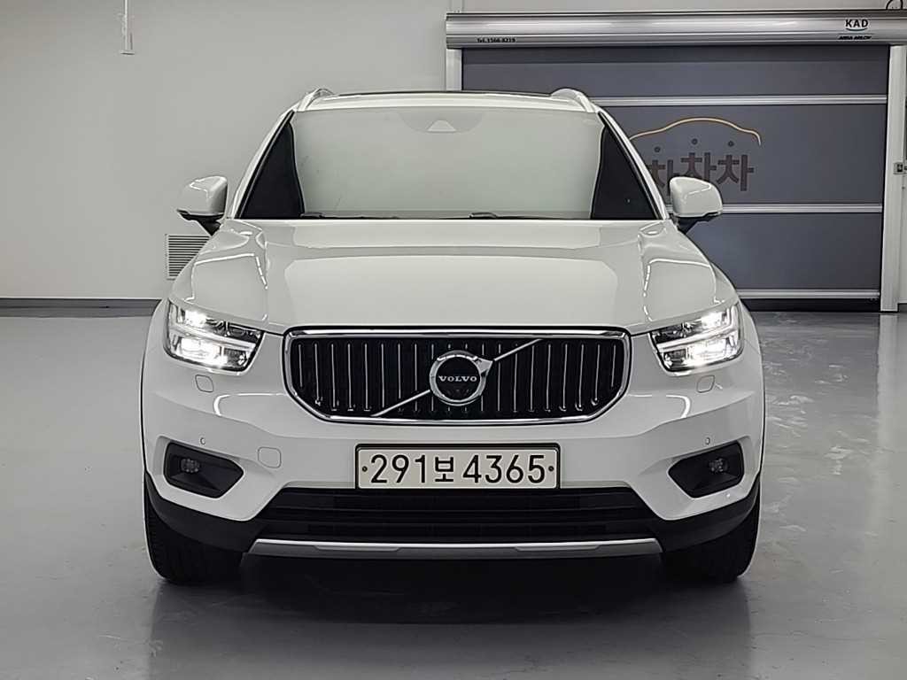 볼보 XC40 T4 4WD 모멘텀 이미지 2