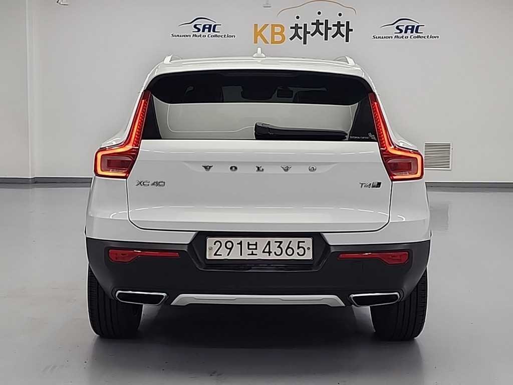 볼보 XC40 T4 4WD 모멘텀 이미지 3