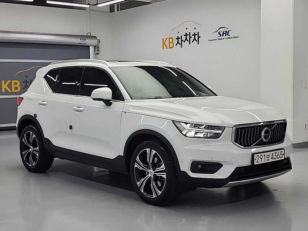 볼보 XC40 T4 4WD 모멘텀 이미지 4