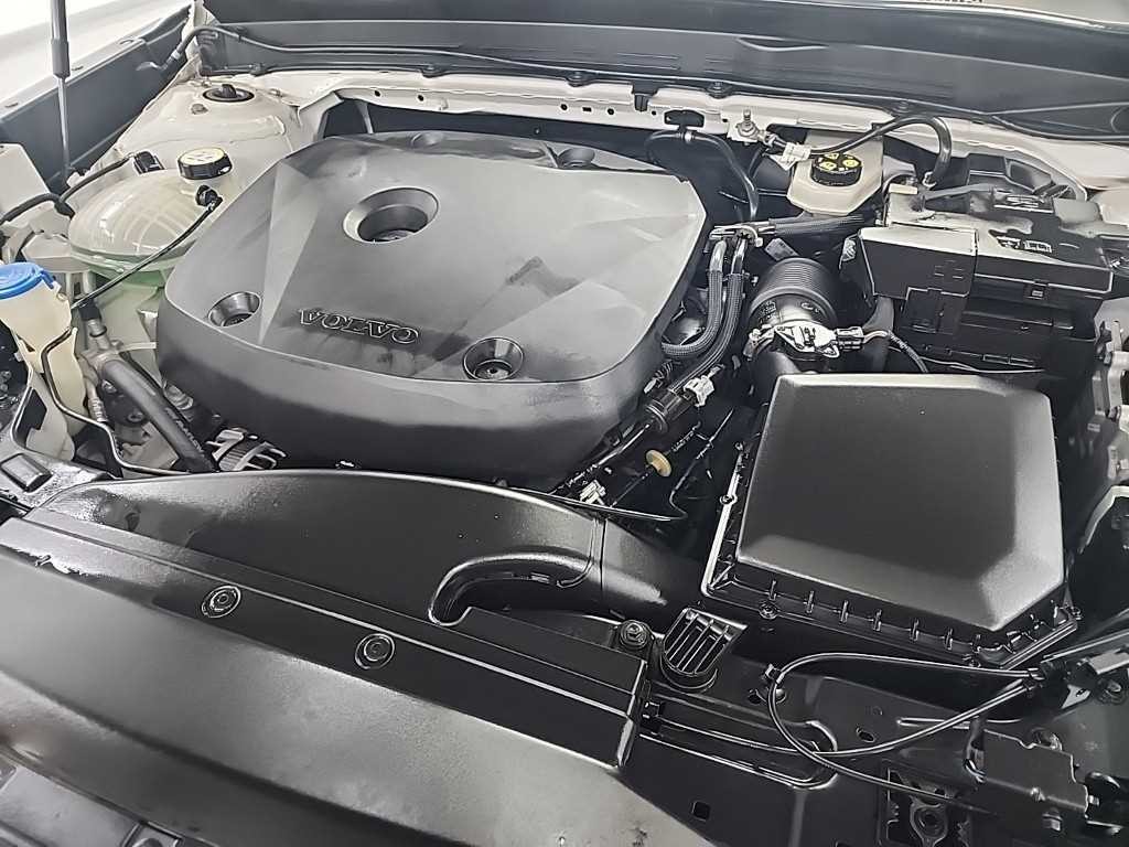 볼보 XC40 T4 4WD 모멘텀 이미지 5