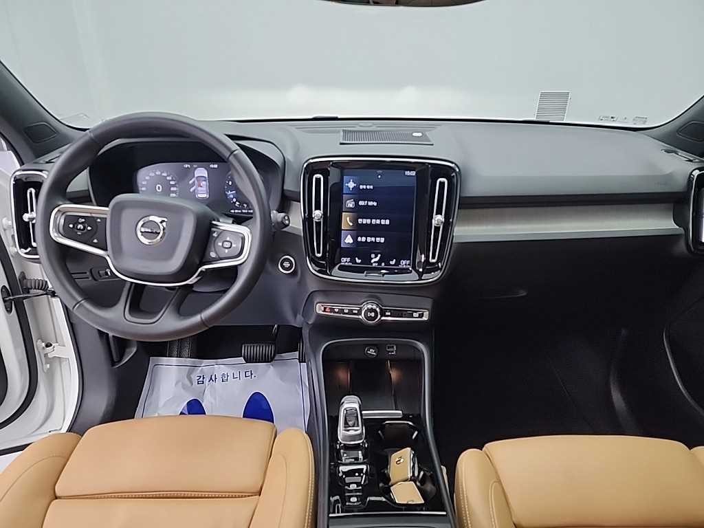 볼보 XC40 T4 4WD 모멘텀 이미지 7