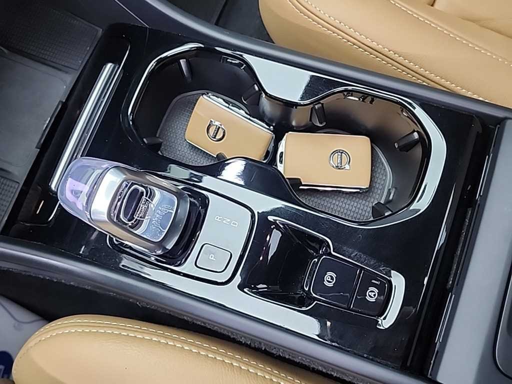 볼보 XC40 T4 4WD 모멘텀 이미지 8
