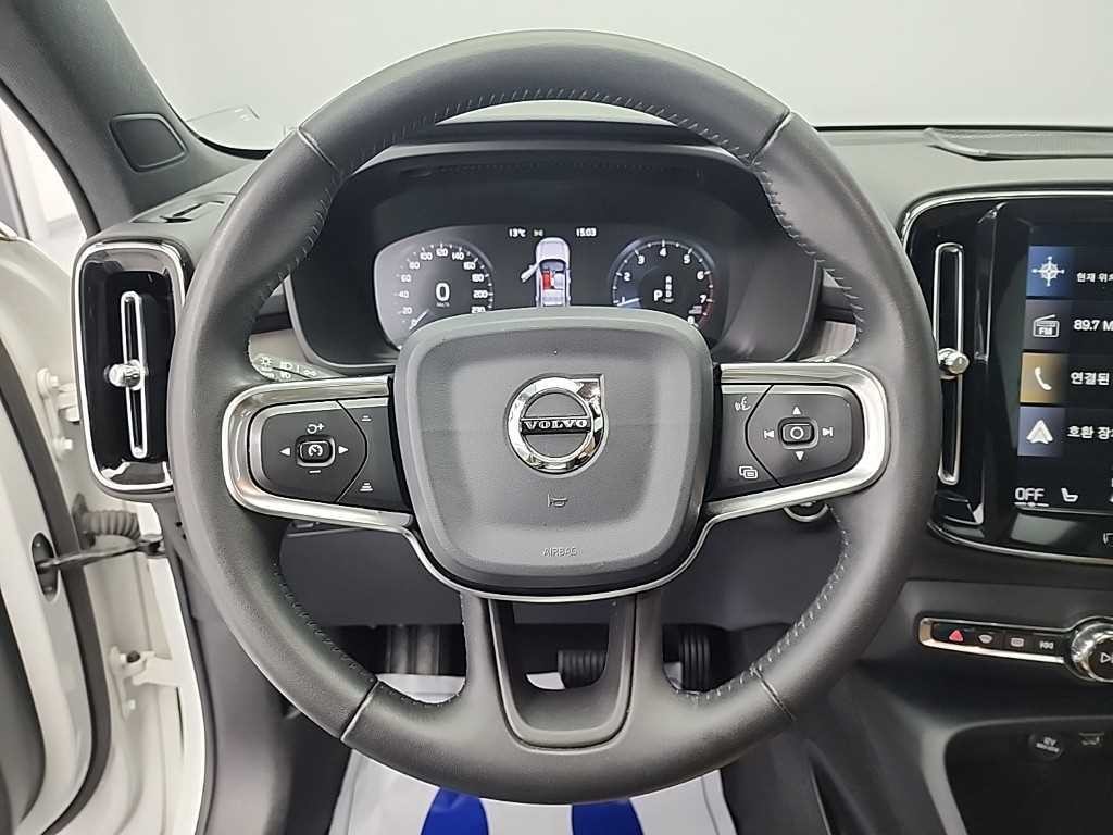 볼보 XC40 T4 4WD 모멘텀 이미지 9