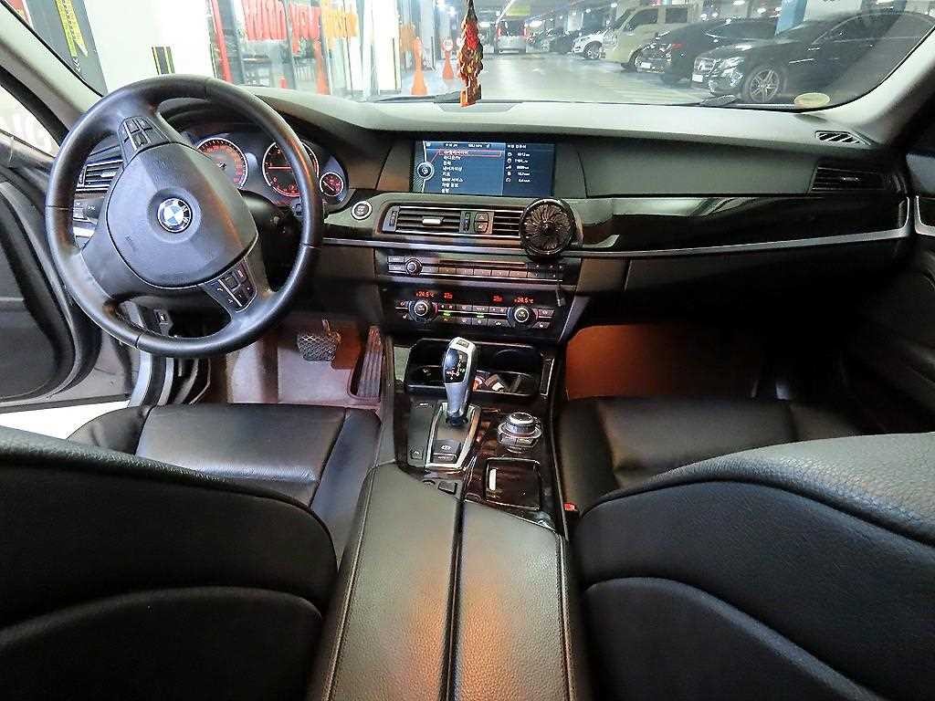 BMW 5시리즈 5시리즈 (F10) 520d 이미지 10