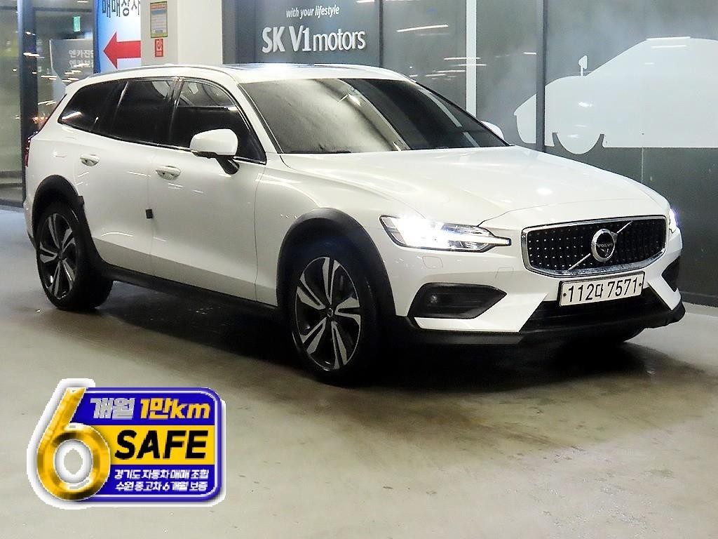 볼보 V60 V60 크로스 컨트리 2세대 2.0 T5 프로 AWD 이미지 1