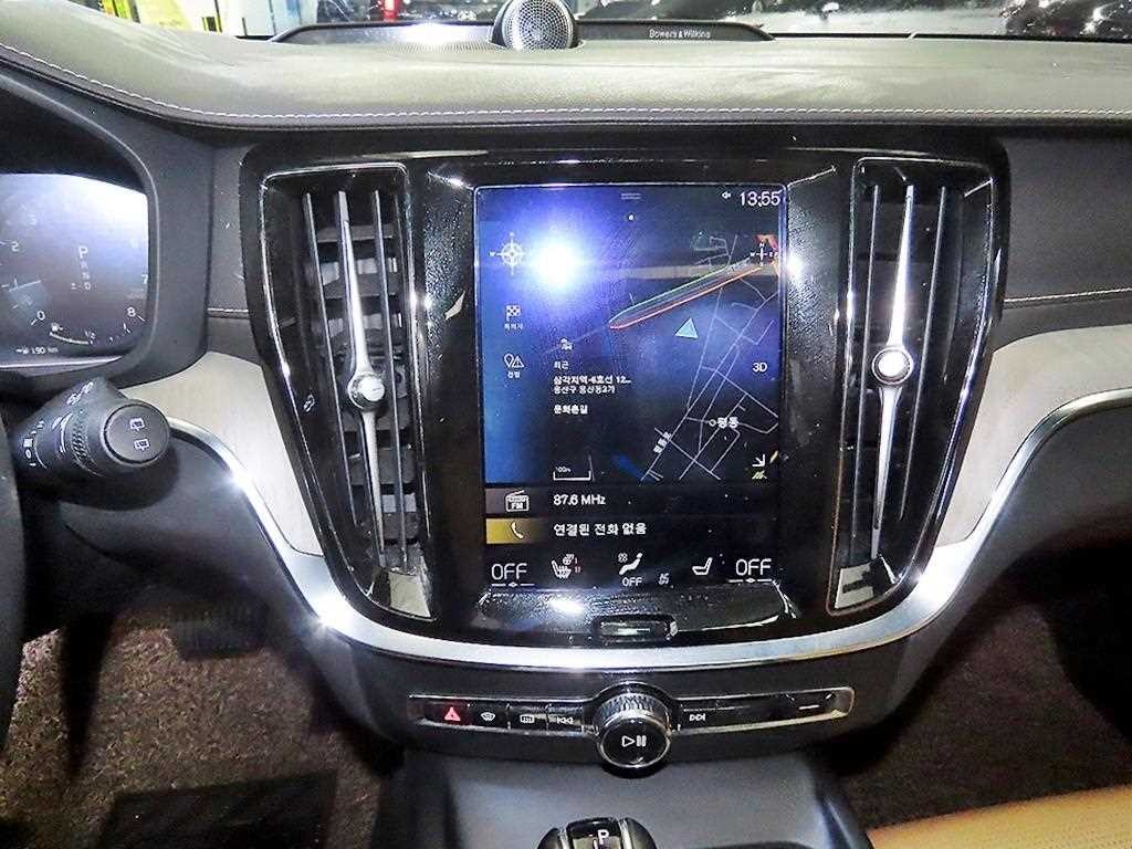 볼보 V60 V60 크로스 컨트리 2세대 2.0 T5 프로 AWD 이미지 11