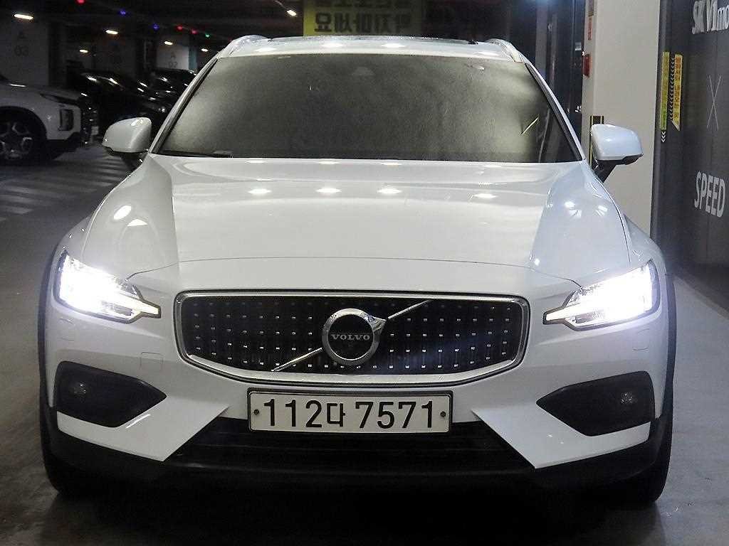 볼보 V60 V60 크로스 컨트리 2세대 2.0 T5 프로 AWD 이미지 2