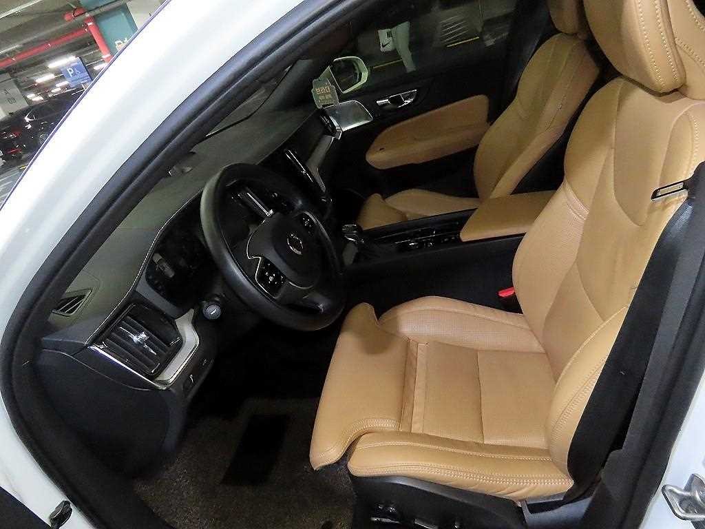 볼보 V60 V60 크로스 컨트리 2세대 2.0 T5 프로 AWD 이미지 6