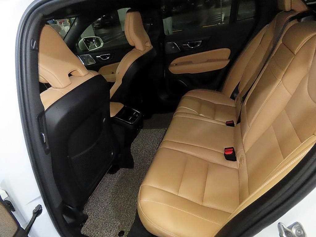 볼보 V60 V60 크로스 컨트리 2세대 2.0 T5 프로 AWD 이미지 7