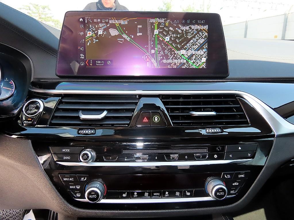 BMW 5시리즈 5시리즈 (G30) 520i 럭셔리 이미지 13
