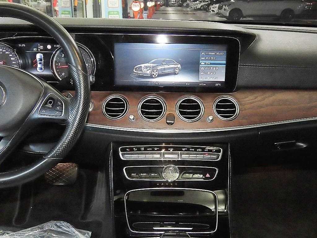 벤츠 E 클래스 E-클래스 W213 E220d 익스클루시브 이미지 11