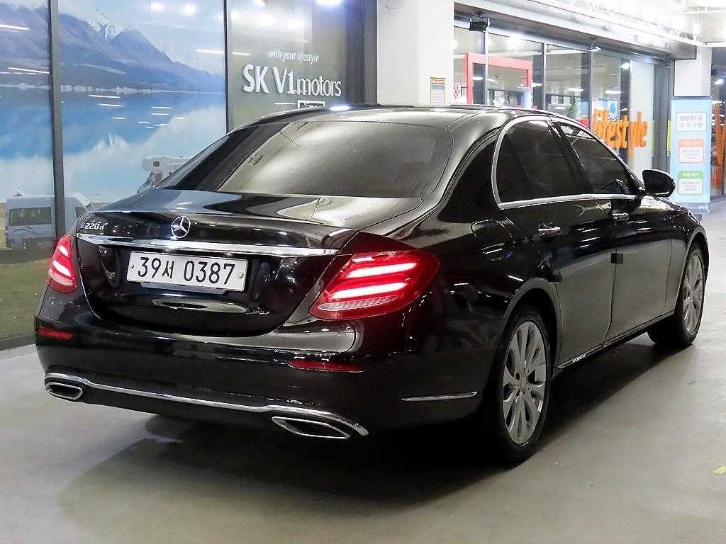 벤츠 E 클래스 E-클래스 W213 E220d 익스클루시브 이미지 4