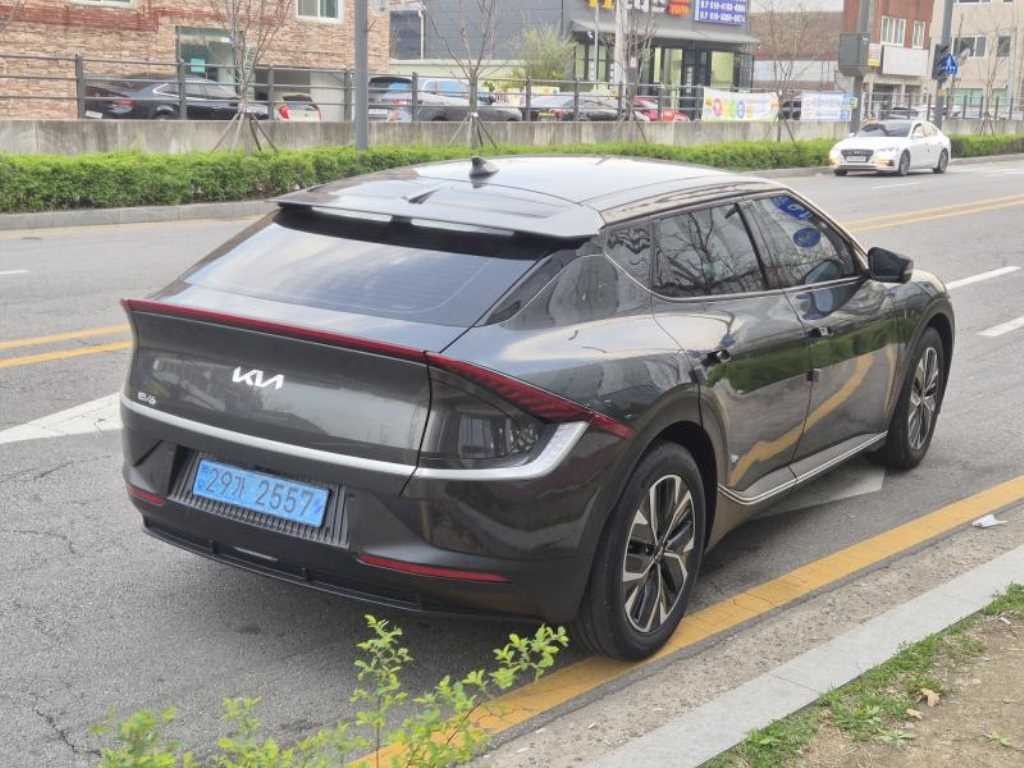기아 EV6 롱레인지 AWD 에어 이미지 4