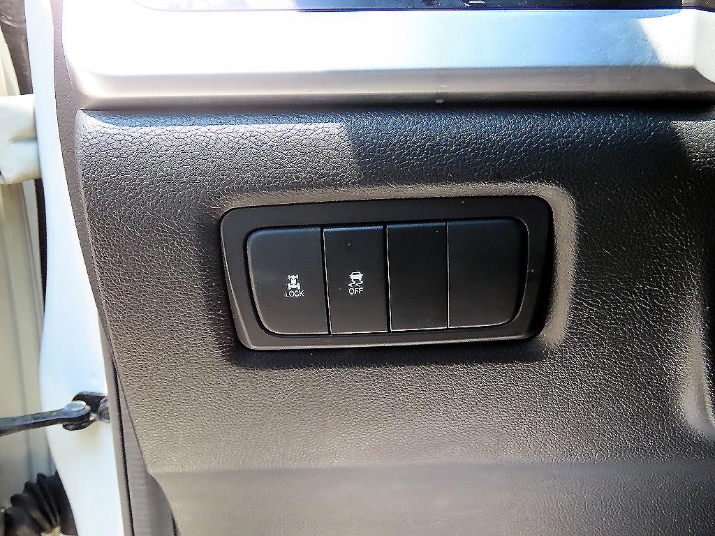 KG모빌리티(쌍용) 코란도 뉴코란도C 4WD 2.0 CVT 고급형 이미지 12
