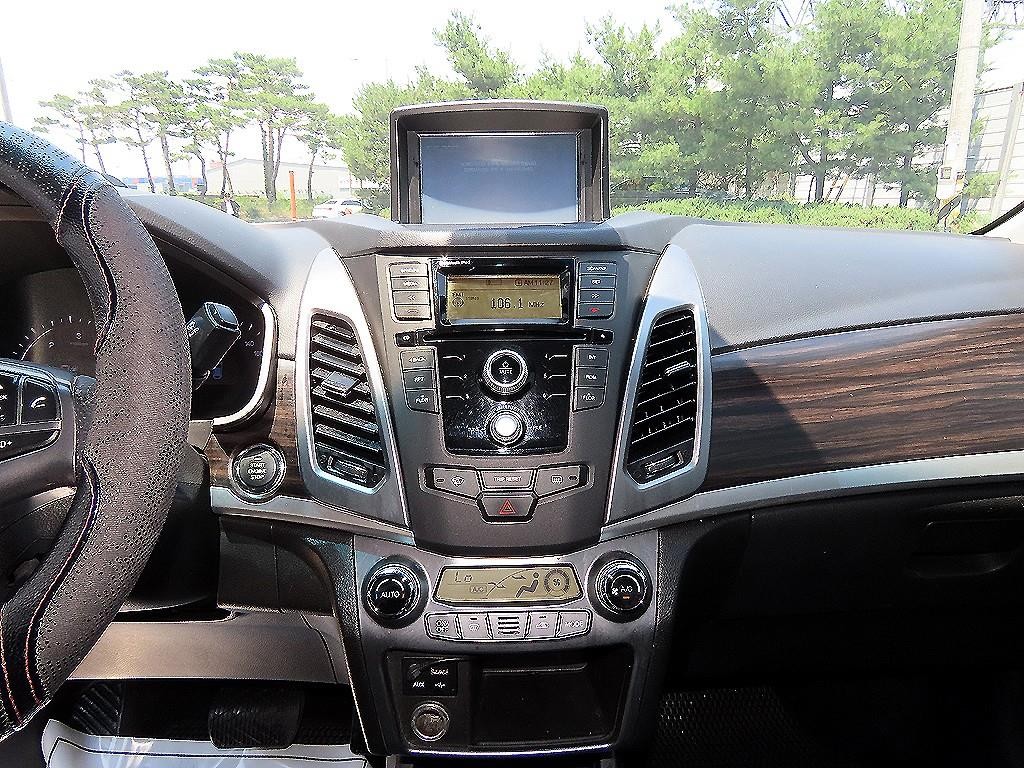 KG모빌리티(쌍용) 코란도 뉴코란도C 4WD 2.0 CVT 고급형 이미지 14
