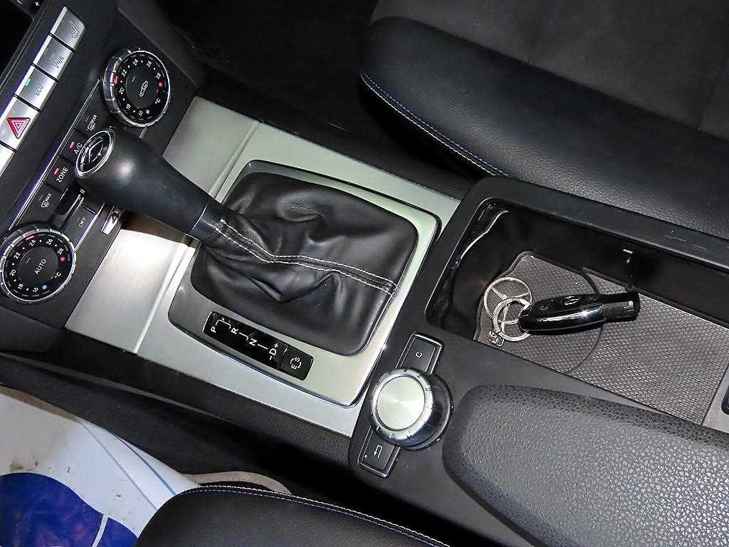 벤츠 C 클래스 C클래스 W204 C220 CDI 4MATIC 에디션 C 이미지 12