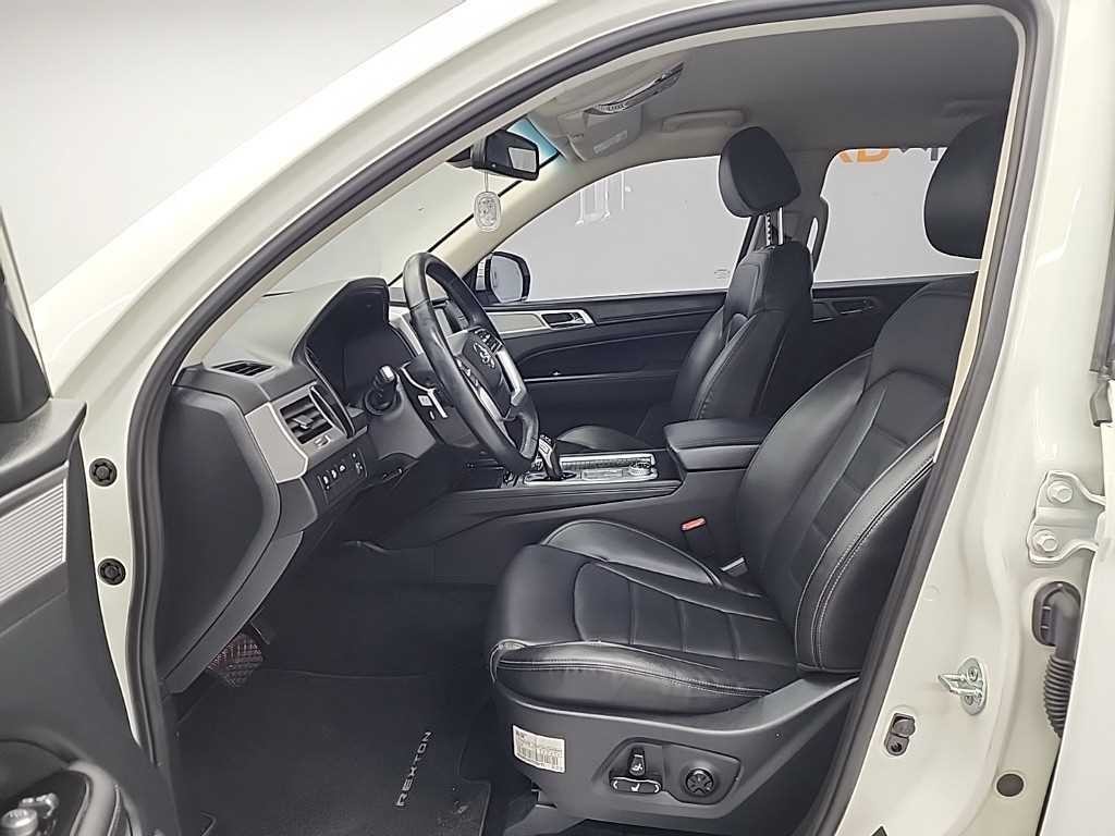 KG모빌리티(쌍용) 렉스턴 올 뉴 렉스턴 (Y450) 디젤 2.2 4WD 럭셔리 이미지 11