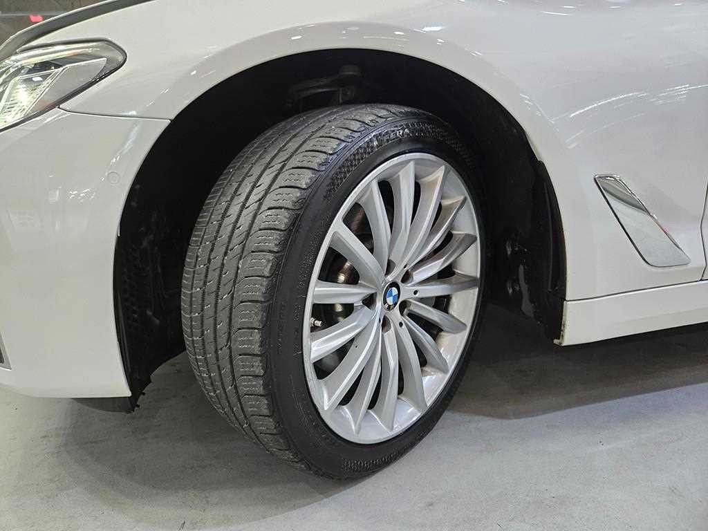 BMW 5시리즈 5시리즈 (G30) 530i xDrive M 스포츠 이미지 20