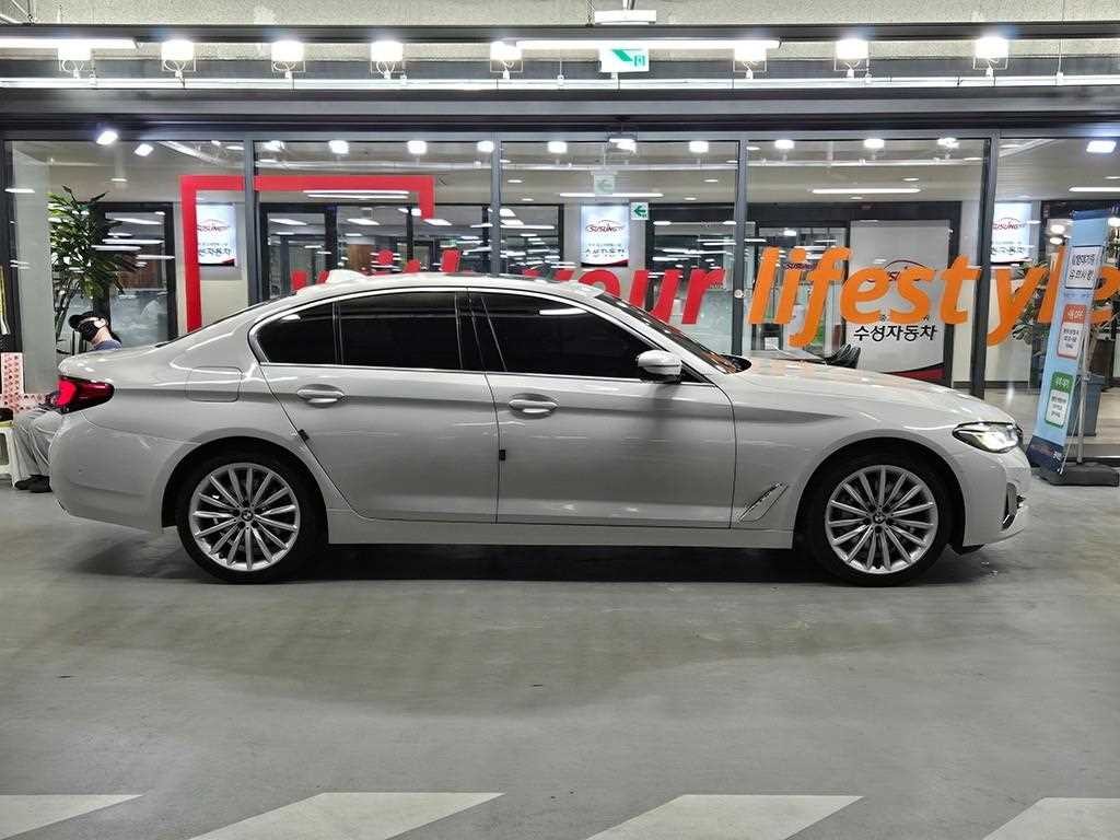 BMW 5시리즈 5시리즈 (G30) 530i xDrive M 스포츠 이미지 3
