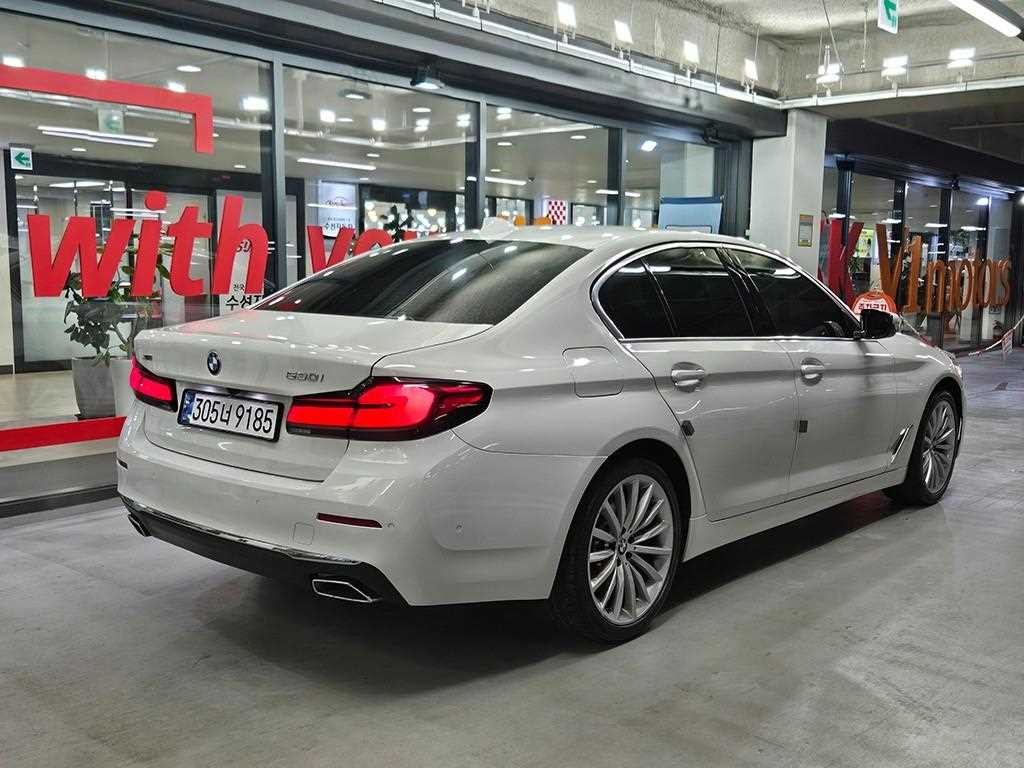 BMW 5시리즈 5시리즈 (G30) 530i xDrive M 스포츠 이미지 4