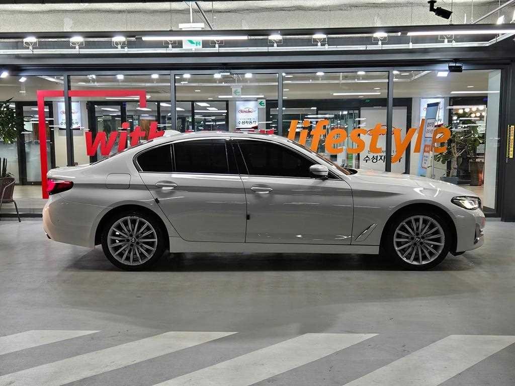 BMW 5시리즈 5시리즈 (G30) 530i xDrive 럭셔리 이미지 3
