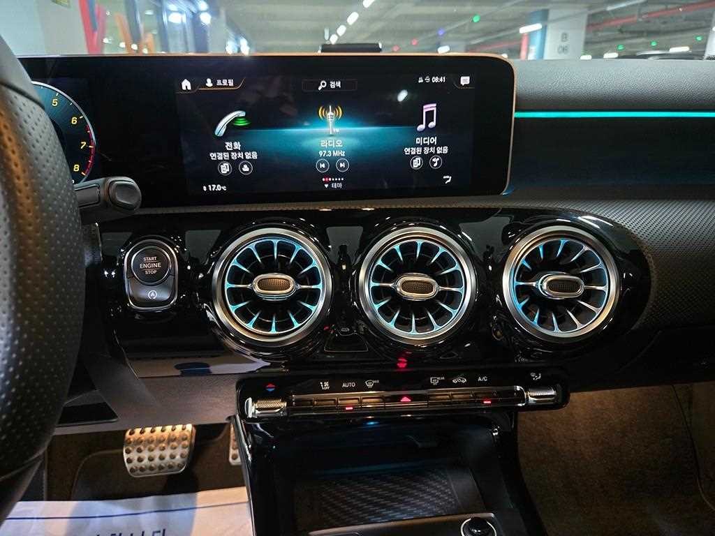 벤츠 A 클래스 A클래스 W177 A220 세단 이미지 11