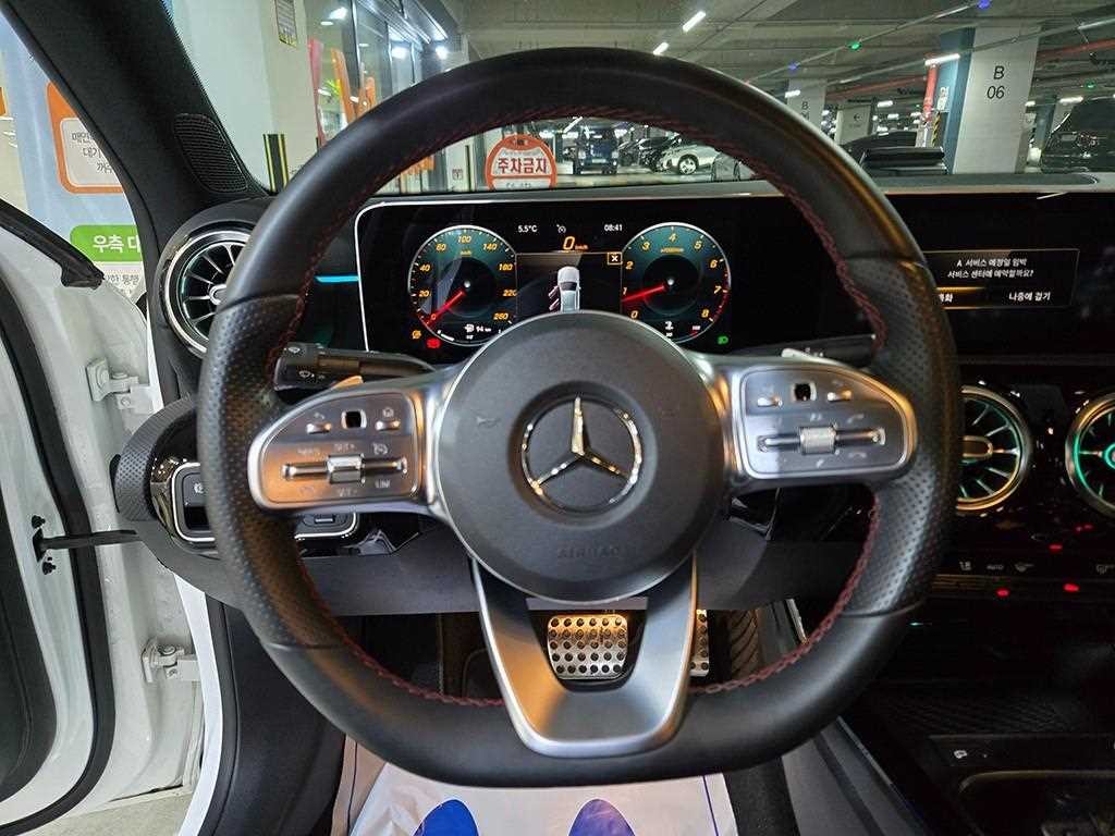 벤츠 A 클래스 A클래스 W177 A220 세단 이미지 8