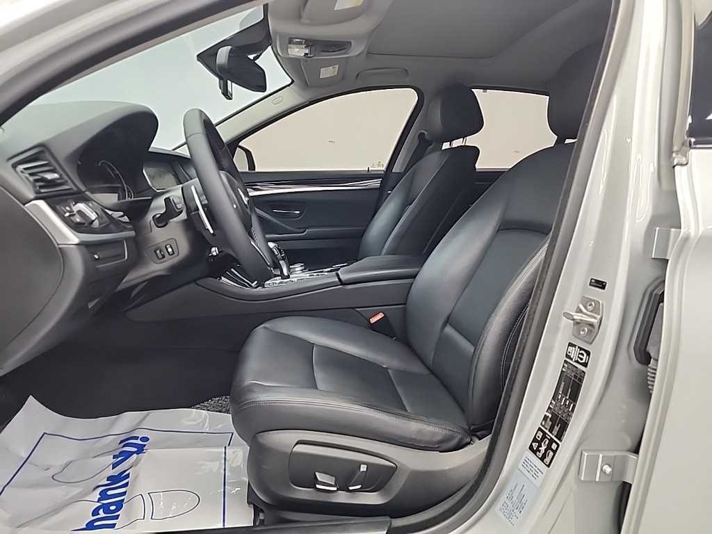 BMW 5시리즈 5시리즈 (F10) 520d xDrive M 에어로다이나믹 이미지 12