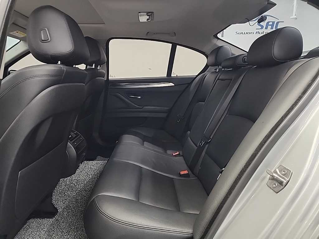BMW 5시리즈 5시리즈 (F10) 520d xDrive M 에어로다이나믹 이미지 13